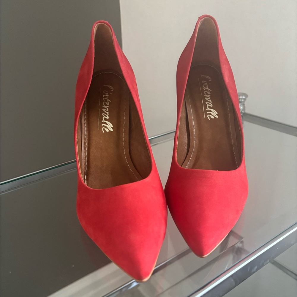 L'INTERVALLE Red Heels